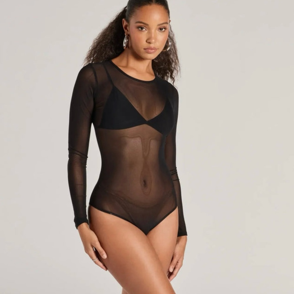Women's Black Long Sleeve Top